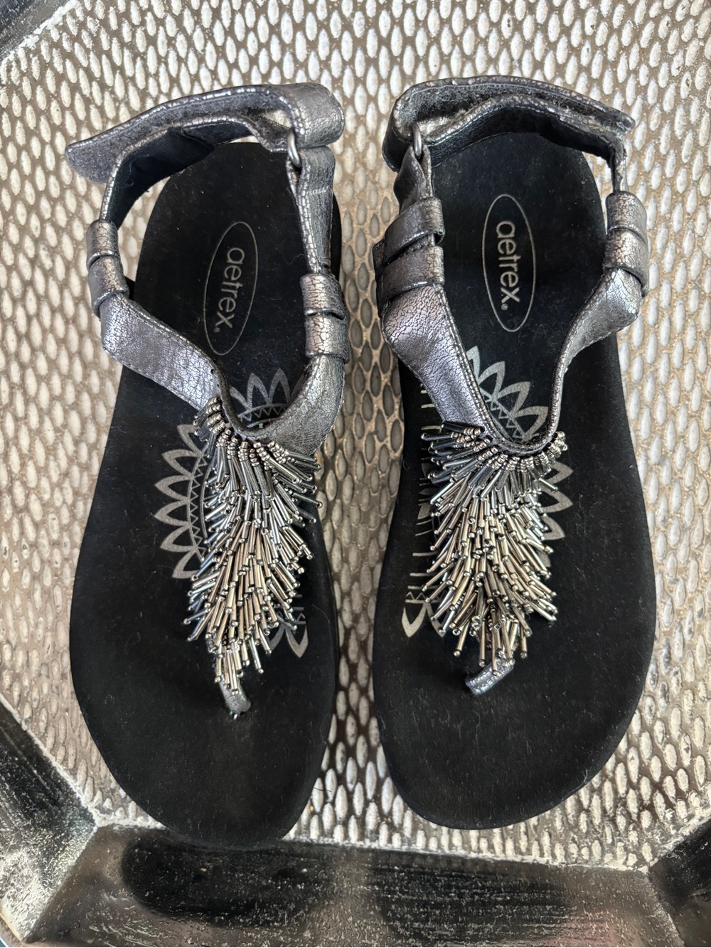 Aetrex Portia Pewter Metallic Fringe Beaded Orthotic Sandals Sz 5.5 - Picture 3 of 9